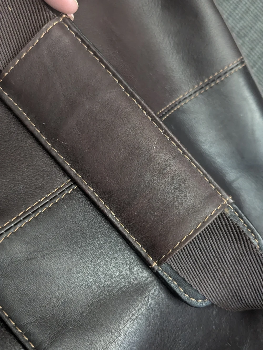 Kenneth Cole Reaction Colombian Leather Crossbody Laptop & Tablet Messenger Bag